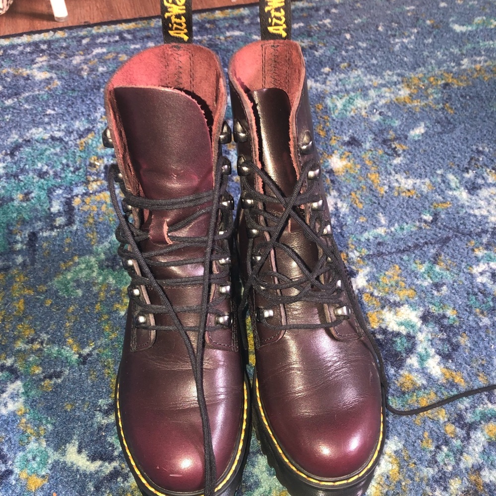 Dr. Martens Leona Boot